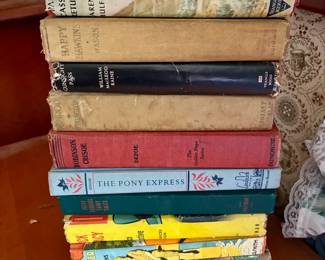 (13) Vintage Classic Books