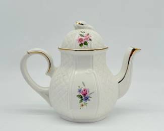 130 ArthurWoodEnglandFloralGoldTrimTeapot