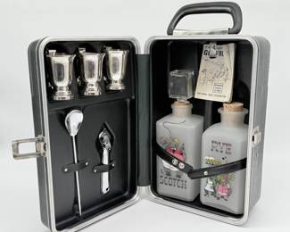 53 VintagePortableBarSetwithScotchRyeDecanters