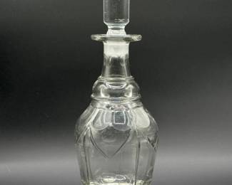 117 VintageClearGlassDecanterwithScallopMotif