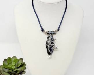 45 SilverToneFrogDarkStonePendantNecklace