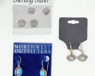 119 SterlingSilverEarringswithTurquoiseTexturedStuds