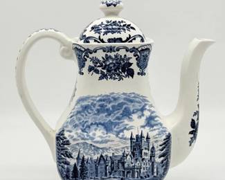 19 RoyalHomesofBritainEnochWedgewoodBlueWhiteTeapot
