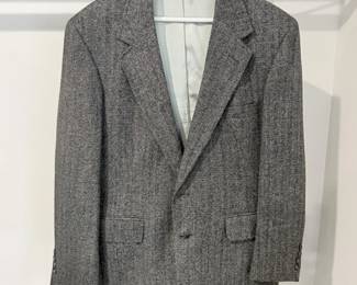 81 CRClothiersGrayHerringboneTweedBlazer