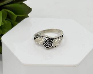 32 BlackHillsVintageSilverRoseLeafRing