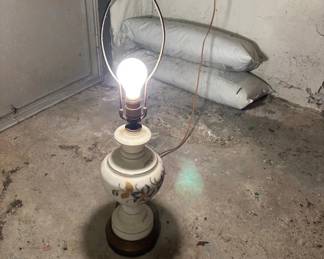Lot 47: Vintage Lamp