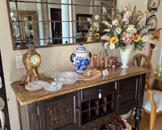 Several good mirrors Lenox vase with flowers