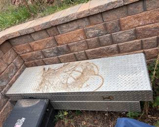 Aluminum Diamond Plate Crossover Truck Tool Box