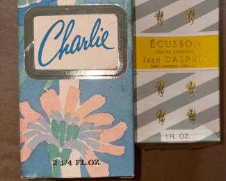 Charlie, Ecusson