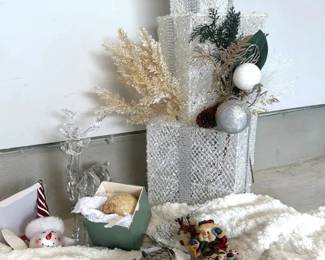 White Christmas Decor Tree Skirt Acrylic Deer Shell Ornaments Snowmen