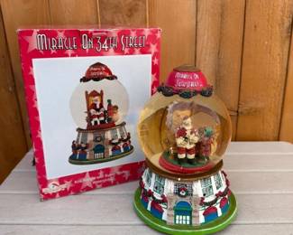 Miracle on 34th Street Kris Kringle with Susan Walker Snow Globe