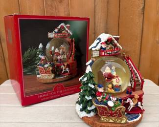 Home for the Holidays Scenic Water Globe
