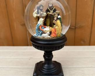 Nativity Scene Snow Globe