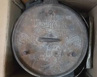 Camp Chef Lewis  Clark Commemorative Cast Iron Dutch Oven  6 Quart