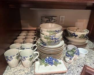222 Fifth dish set