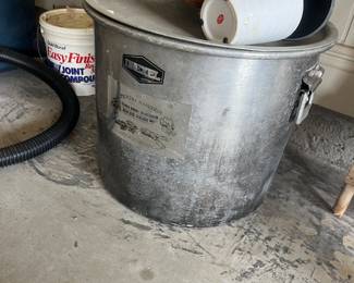 Boil pot with basket