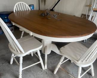 Table w/chairs