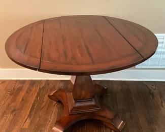 Hooker DropLeaf Round Table