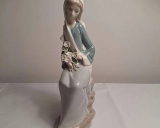 Lladro - Girl w/ Calla Lillies