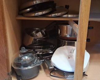 Myster Lot of Kitchen Pots & Pans #2