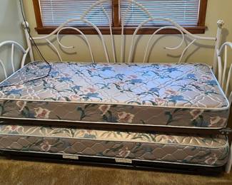 Trundle day bed