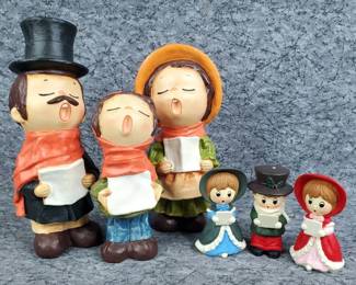 CT018 Christmas Caroler Figurines