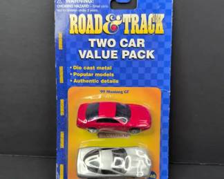 CT025 Maisto Road  Track 90s Muscle 2 Pack Mustang and Corvette