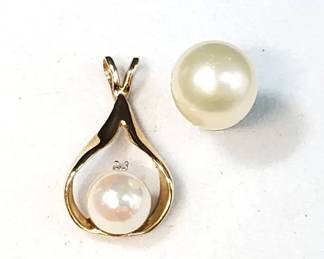 CT022 14K Pearl Charm and Pearl Earring