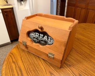 Grandmacore wooden bread box
