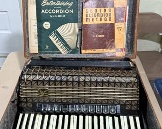 Hohner Atlantic IV De Luxe Piano Accordion