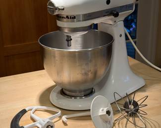 Kitchen Aid Mixer w/ Attachments