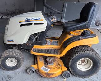 Cub Cadet LT 1045 Riding Lawnmower