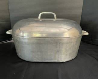 Vintage Wagnerware Magnalite Metal Pot