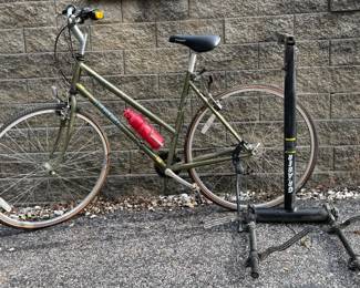 Trek 720 Multi Track 20 Womens Bike with Graver Bike Rack