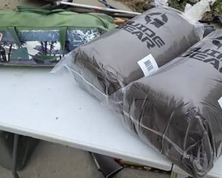 Coleman Meadow Falls Tent 2 Charge Gear Sleeping Bags
