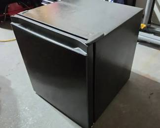 Cyclopentane Black Compact Mini Refrigerator