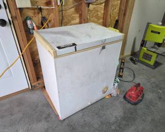 Unicover Chest Freezer White UprightLid Garage Freezer
