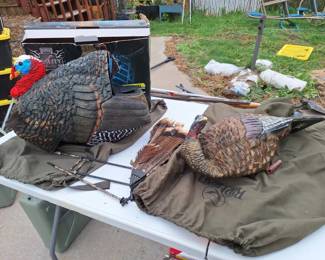 RedHead Reality Series Turkey Decoys 2 Turkeys with Carry Bags Stakes