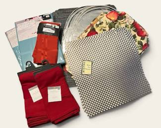 Festive Table Linen Lot Tablecloths, Placemats, Napkins