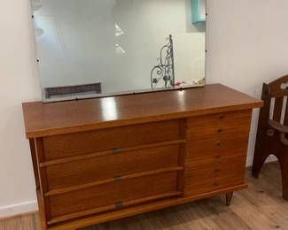 1952 dresser with Mirror 