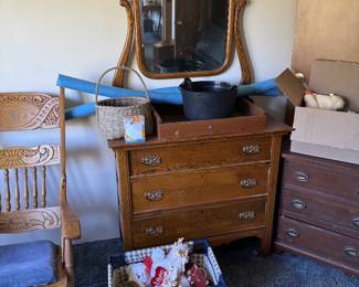 dresser / vanity