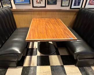 BCD013 - Single Booth and Table