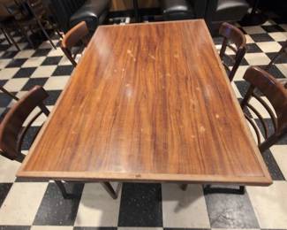 BCD002 - Pedestal Tables with Chairs