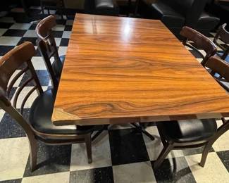 BCD003- Pedestal Table With Chairs