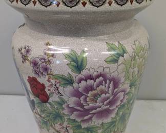 Lot 265: Chinese crackle-glaze garden stool