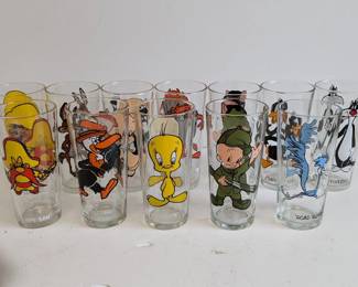 Lot 248: 1973 Pepsi Looney Tunes collector glasses