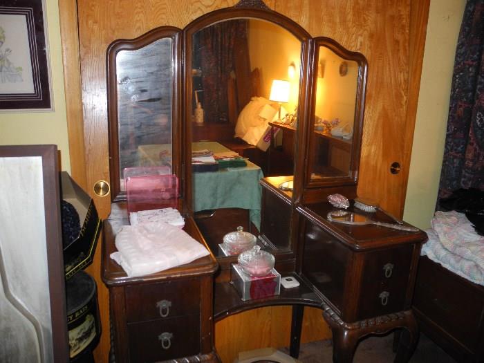 Lovely vintage dressing table