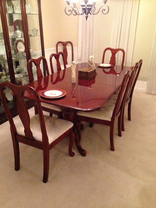 9 piece Cherry Wood Dining Room Set. Perfect Condition