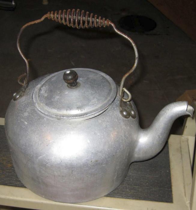 This tea kettle is in very good condition.  Looks like it was rarely used.