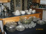 Large punch bowl w/ cups